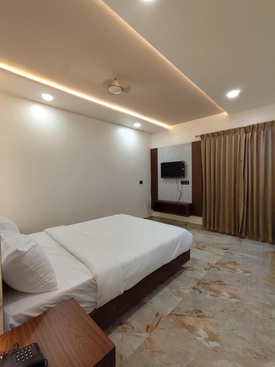 Sree Mahalakshmi Residency By K Hotels Virudunagar Exterior foto